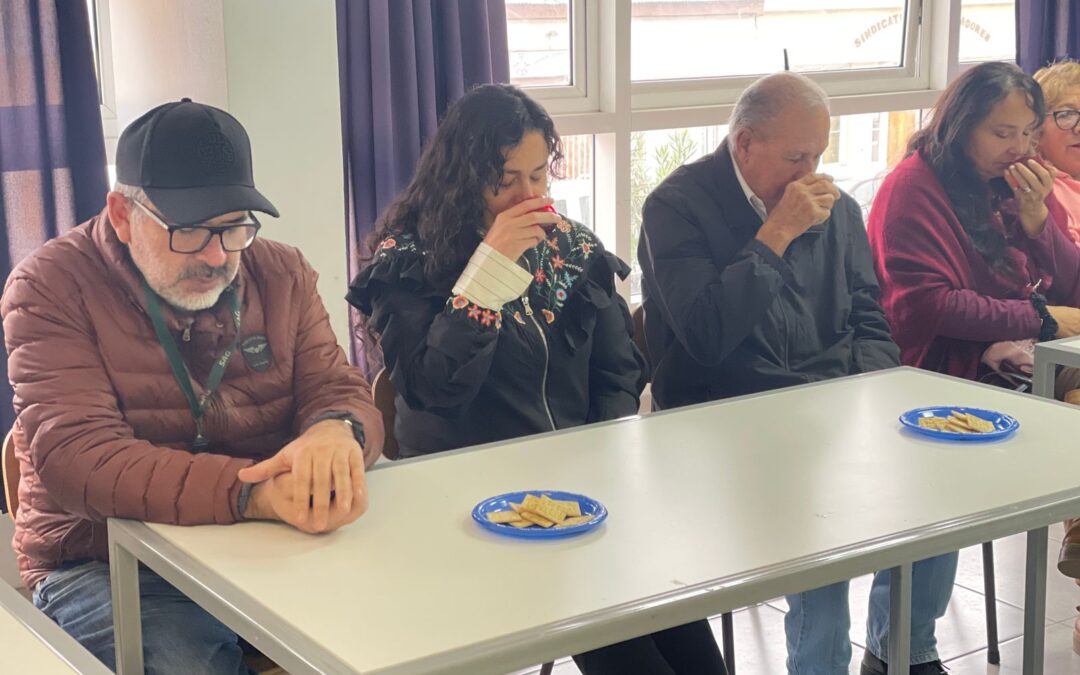 Olivicutores de Taltal aprenden a reconocer y describir la calidad de sus aceites en talleres de cata