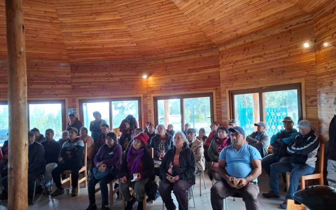 Pequeños productores de Isla Huapi participan en charlas del programa de soberanía alimentaria