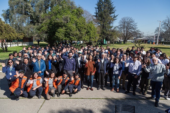 Jóvenes de liceos agrícolas conocieron de cerca la ciencia y tecnología del agro en INIA La Platina