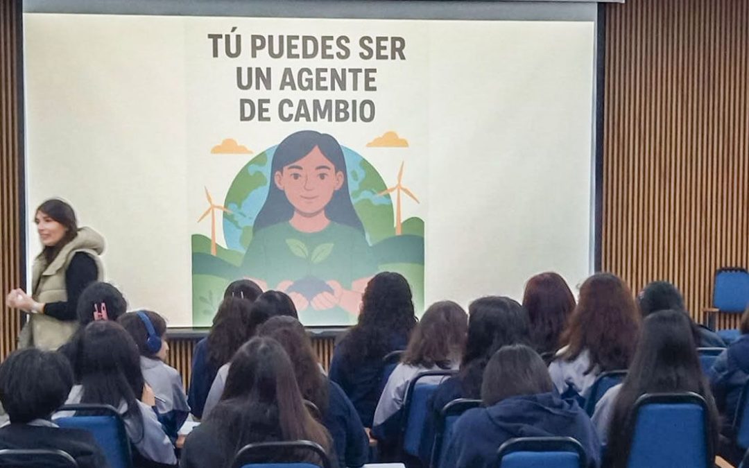 Estudiantes de la Red Educacional Providencia aprenden sobre agricultura sustentable junto a investigadora de INIA La Platina