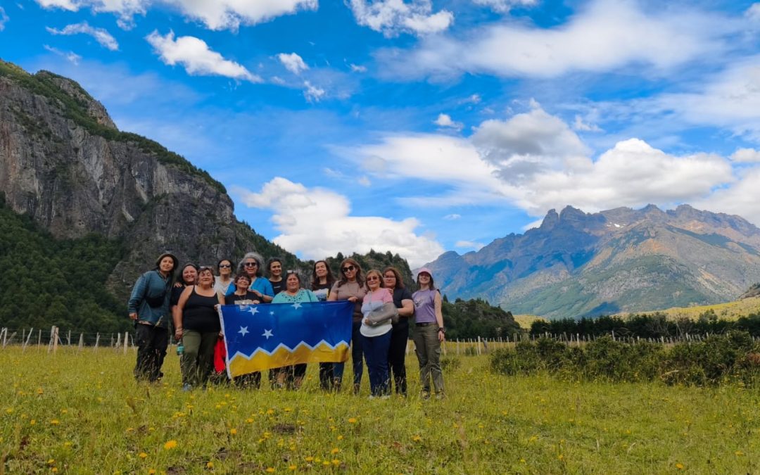 Mujeres vinculadas a la recolección de frutos y hongos de Magallanes protagonizan gira de innovación biosilvestre impulsada por FIA y ejecutada por INIA